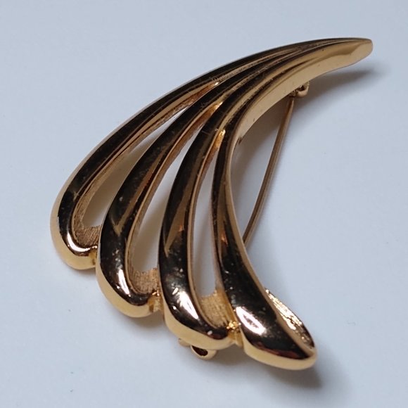 Vintage Monet Decorative Metal Brooch - Picture 8 of 15